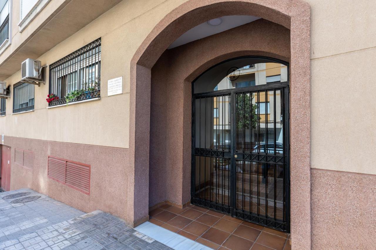 Holidays2Malaga Capuchinos French Balconies, Private Parking, Wifi & Air Con Экстерьер фото